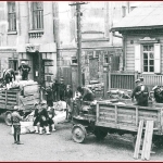 Японские интервенты разгружают машины. Апрель 1930 г. Фотография. РГВА.