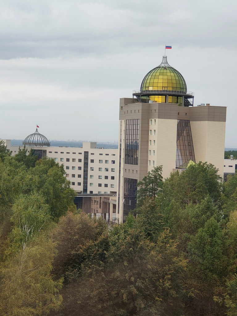 Главный корпус Новосибирского госуниверситета.